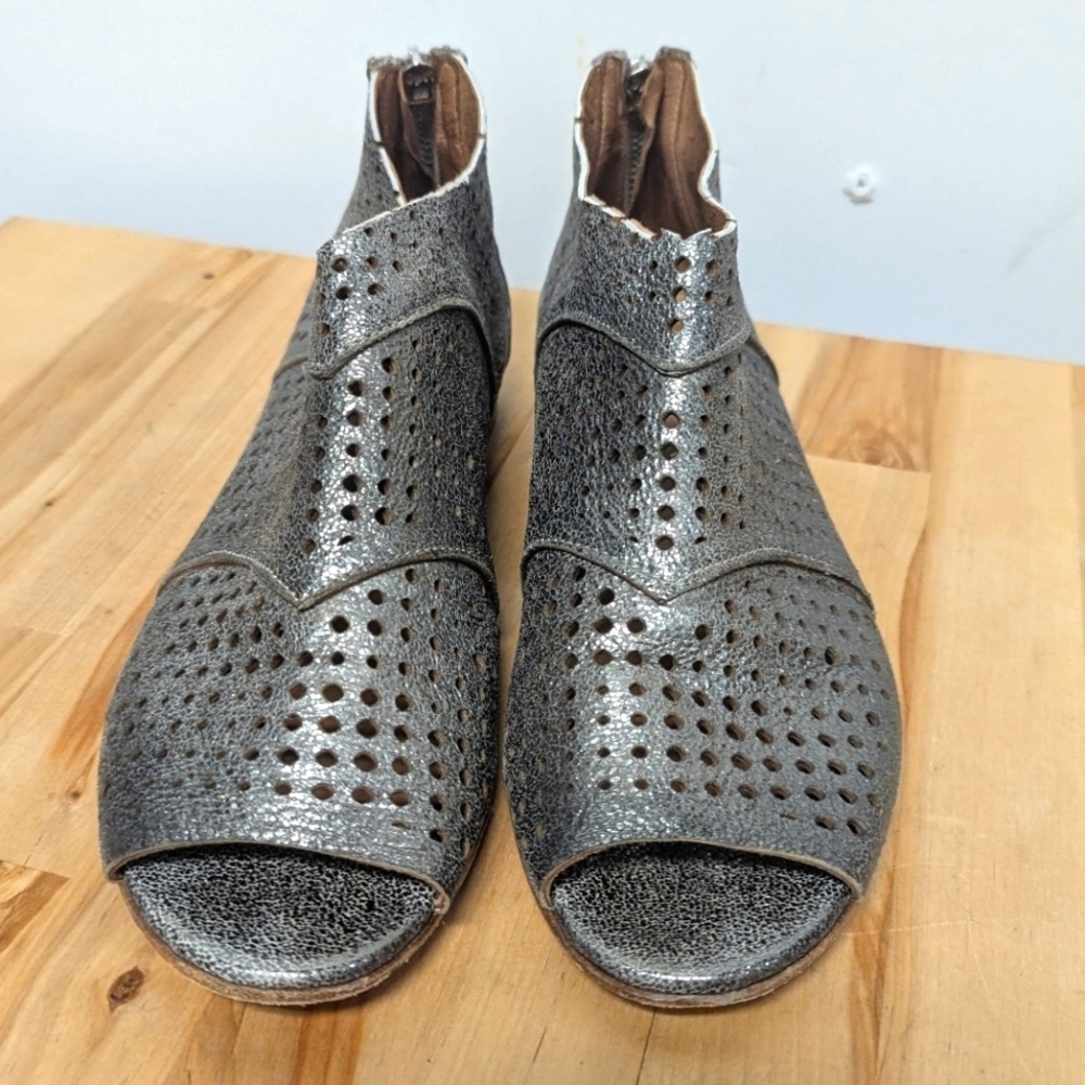 Cordani Metallic Leather Peep Toe Flats Silver Perforated Ankle Boots 37 6.5
